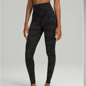 Lululemon Align Super-High Rise Pant 28"
Formation Camo Deep Coal Multi